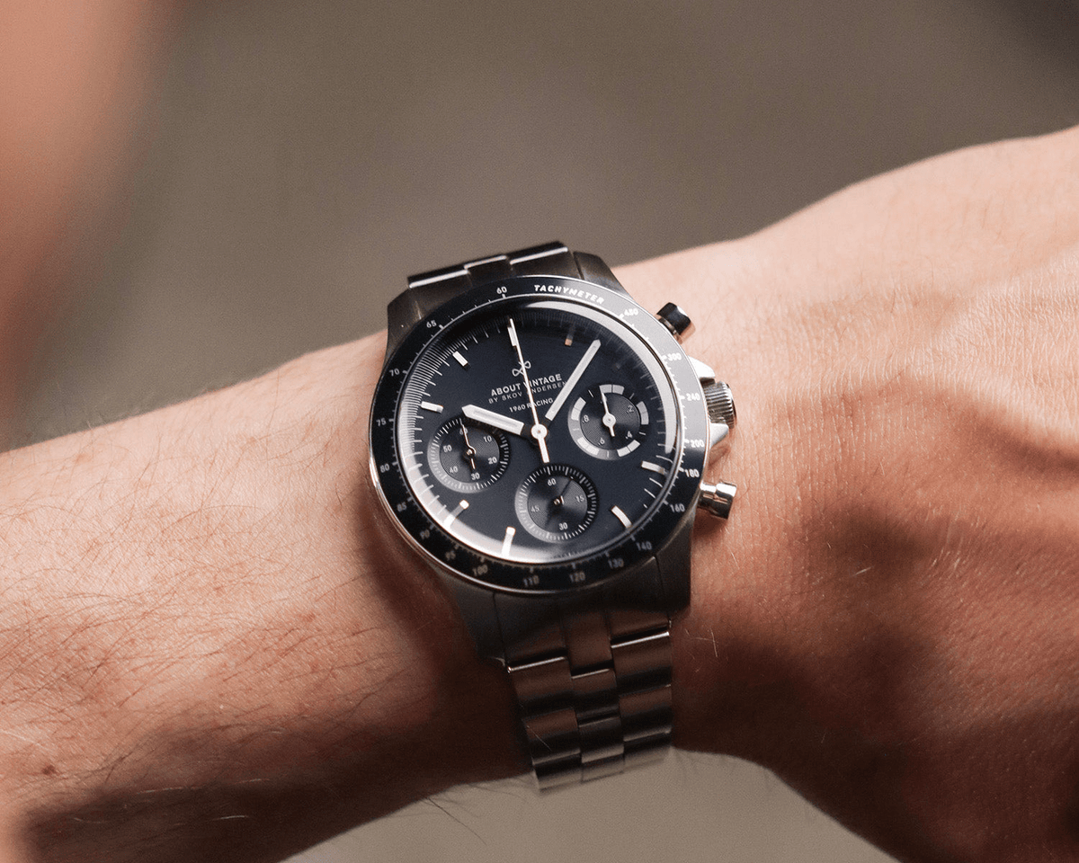 1960 Racing Chronograph by AV86 with vintage-inspired dial, tachymeter bezel, sapphire crystal, and metal bracelet strap