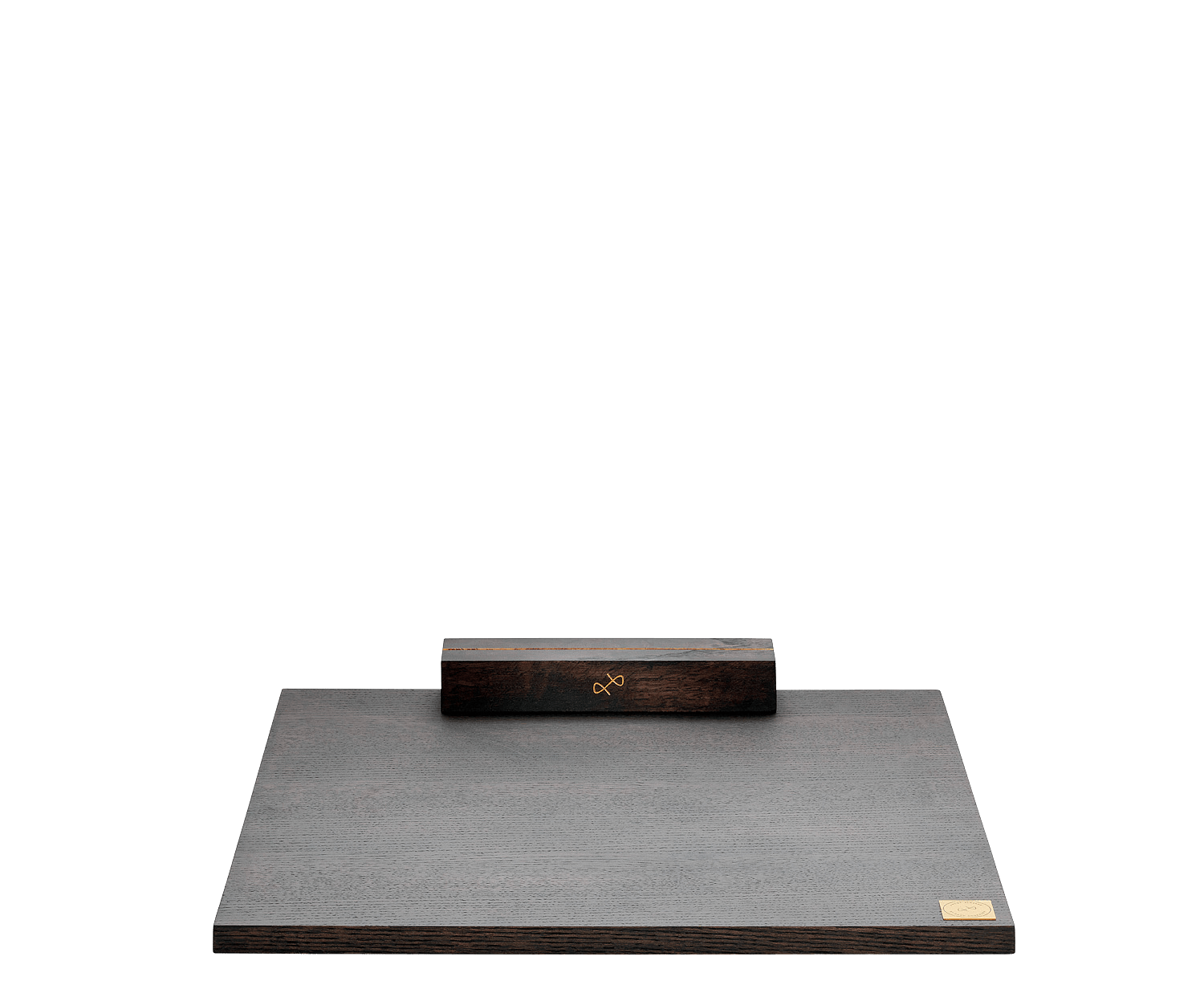 Accessoire de bureau minimaliste en bois « Baseplate » par AV86, conçu pour allier élégance et fonctionnalité dans un style scandinave