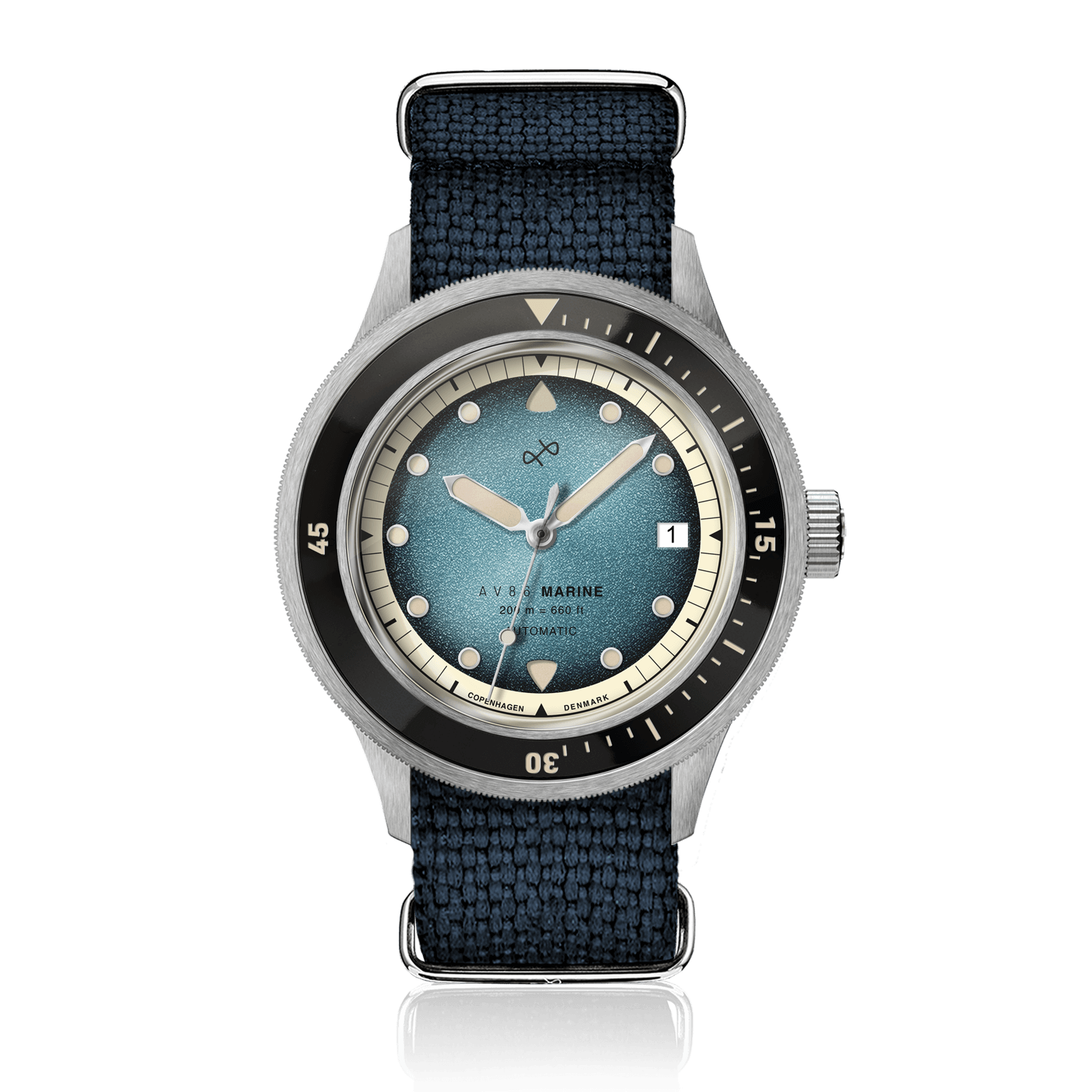 1956 Marine Automatic、スチール/ブルー・フェード(AV86製)、スチールケースとブルー・フェードの文字盤を備え、テキスタイルストラップを合わせたヴィンテージ風時計