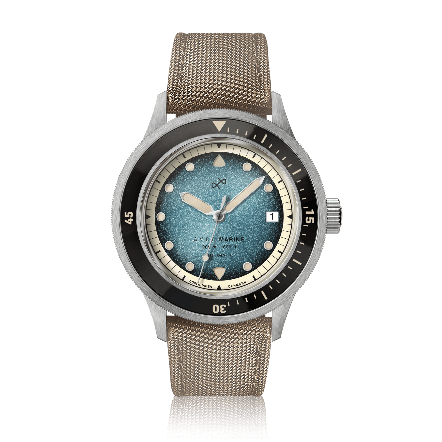 AV86製の1956年モデル「Marine Automatic」、スチール製/ブルーフェード。ヴィンテージ風のデザインで、ブルーフェードの文字盤と耐久性に優れたファブリックストラップが特徴です。