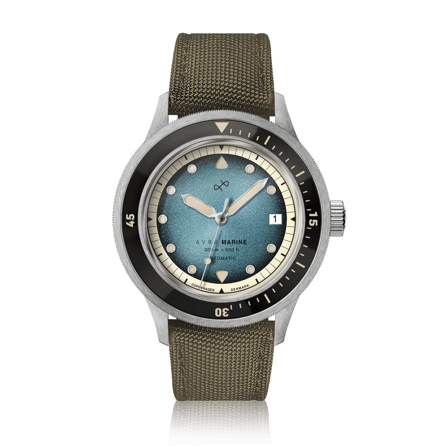 AV86製の1956年モデル「Marine Automatic」、スチール製/ブルーフェード。ヴィンテージ風のデザインで、ブルーフェードの文字盤と、質感のあるオリーブグリーンのストラップが特徴です。