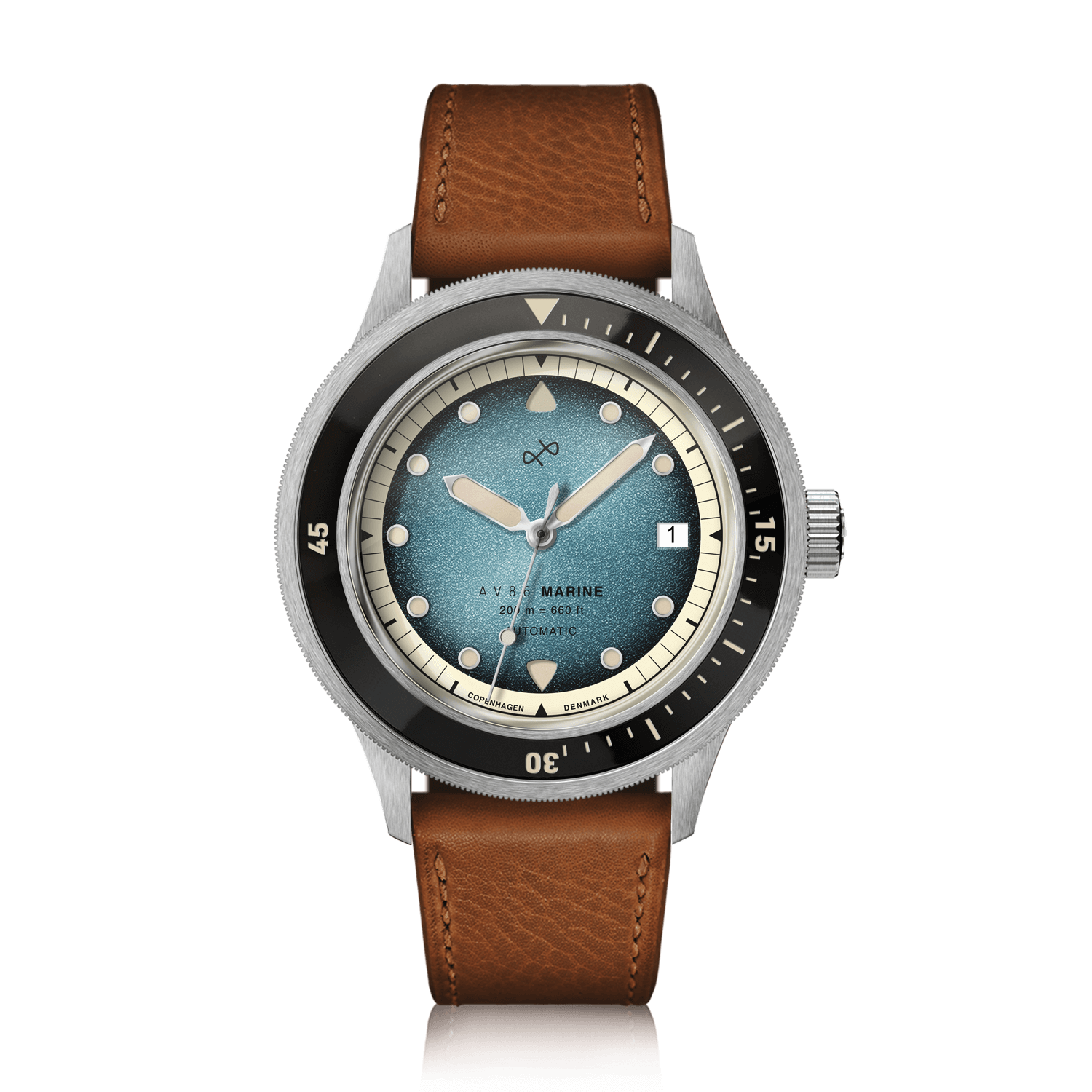AV86製の1956年モデル「Marine Automatic」。スチール製ケースにブルー・フェード仕上げを施したヴィンテージ風デザインで、ブラウンのレザーストラップを組み合わせ、ブルーのグラデーション文字盤と日付表示機能を備えています。