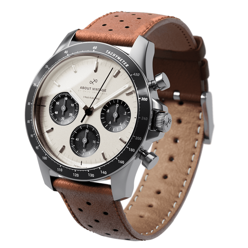Racing Chronograph AV86 de 1960, doté d'un cadran d'inspiration vintage, d'une lunette tachymétrique, d'un verre saphir et d'un bracelet en cuir perforé