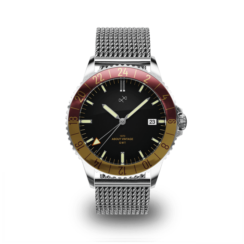 Haagen GMT Automatique de 1970, fabriquée en Suisse par AV86, avec un cadran d'inspiration vintage, une lunette bordeaux et or, un verre saphir et un bracelet en acier maillé