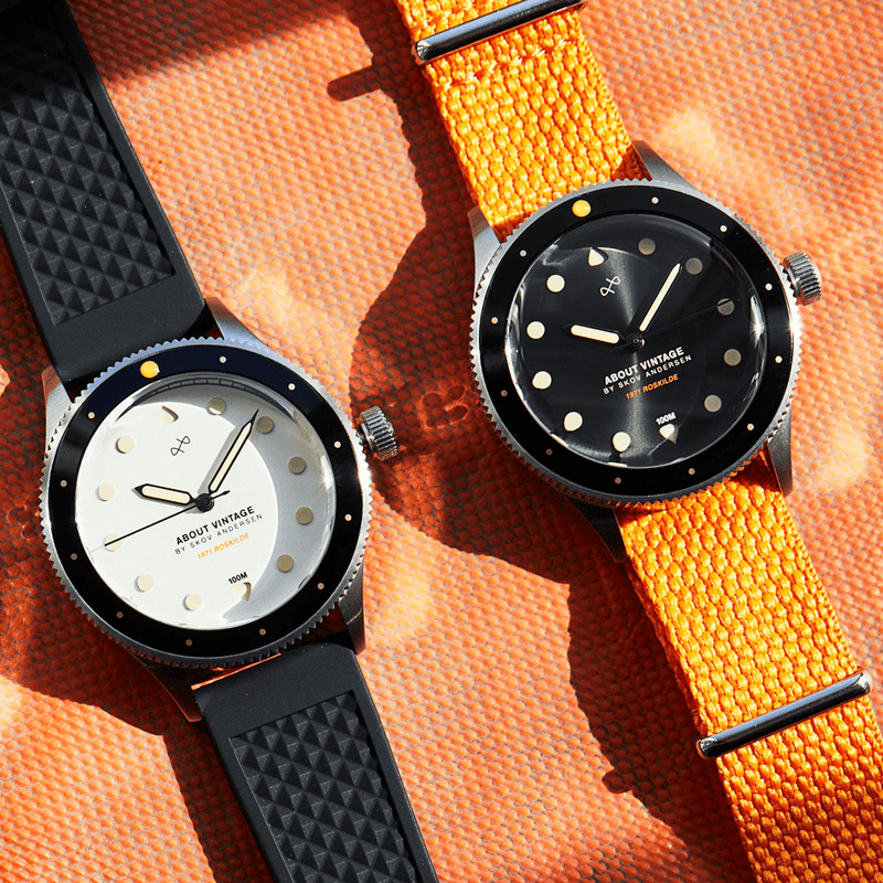 1971 Stagediver, 39 mm fra AV86 – en vintage-inspireret dykkerur med Sapphire Crystal, kompasring og valg mellem gummi- og stofrem