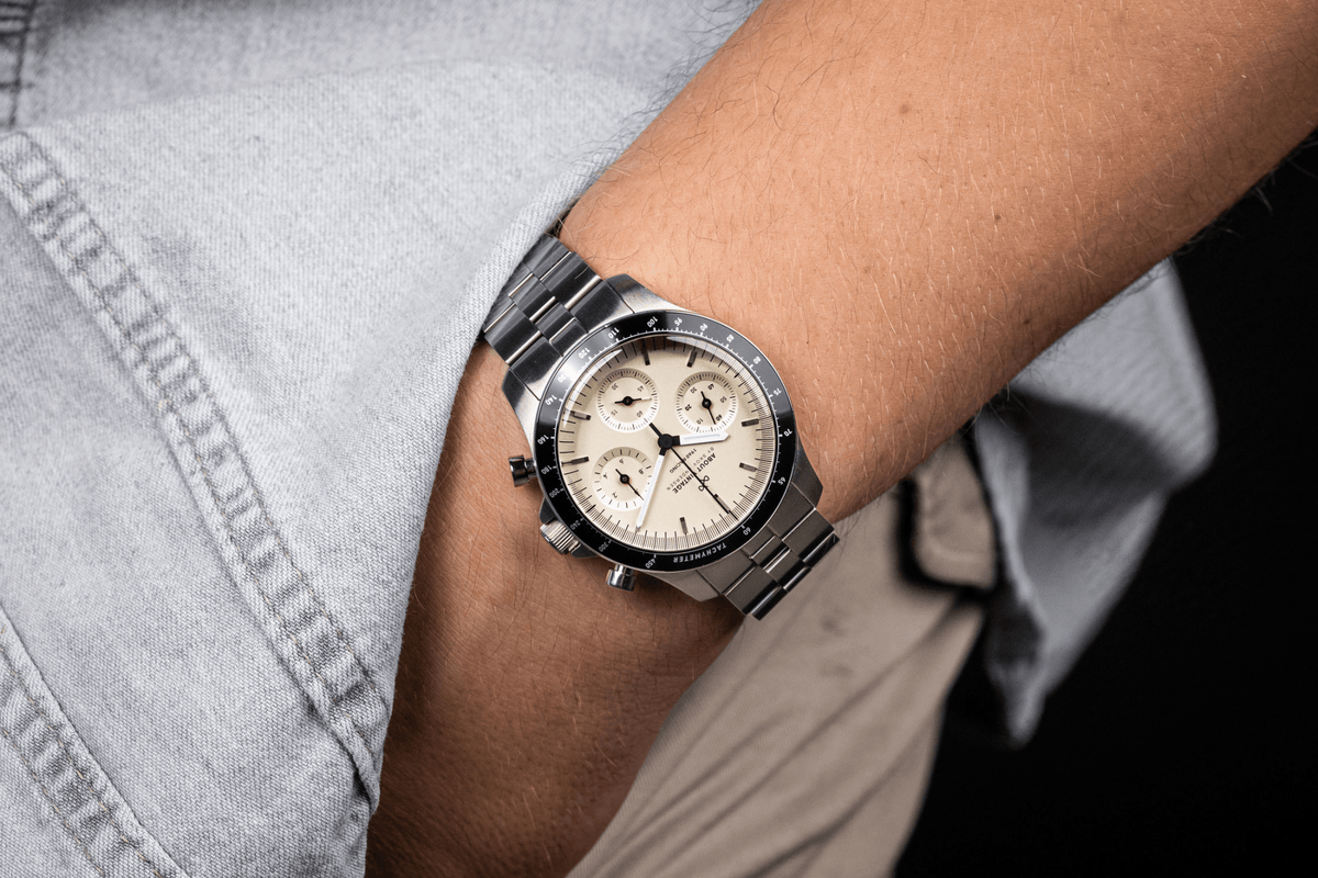 1960 Racing Chronograph by AV86 luxury timepiece with vintage-inspired dial, sapphire crystal, chronograph function, and metal bracelet strap