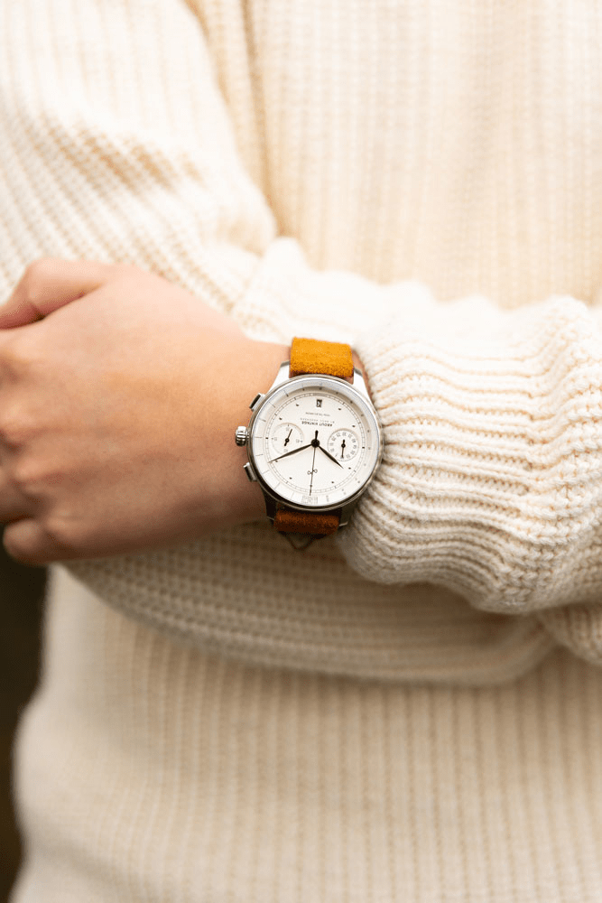 Chronographe de luxe Telechron de 1934 signé AV86, doté d'un télémètre, d'un verre saphir, d'un cadran d'inspiration vintage et d'un bracelet en cuir beige