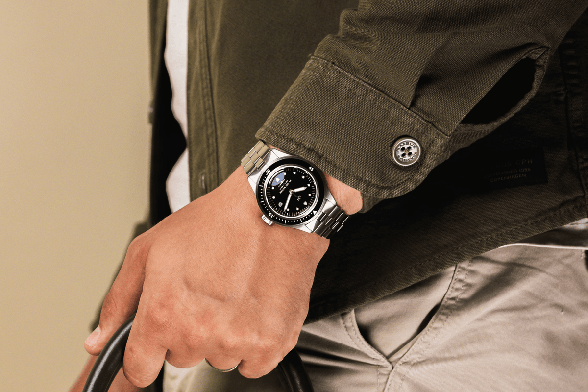 1956 Marine Automatic by AV86 vintage-inspired diver with sapphire crystal, automatic movement, and metal bracelet strap