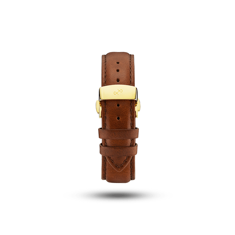 Fermoir papillon - Marron par AV86 : bracelet en cuir marron de haute qualité, doté d'un fermoir papillon plaqué or et d'un détail en relief avec le logo