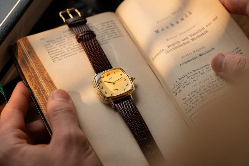 1954 Capri Mechanisch, Gold / Sand