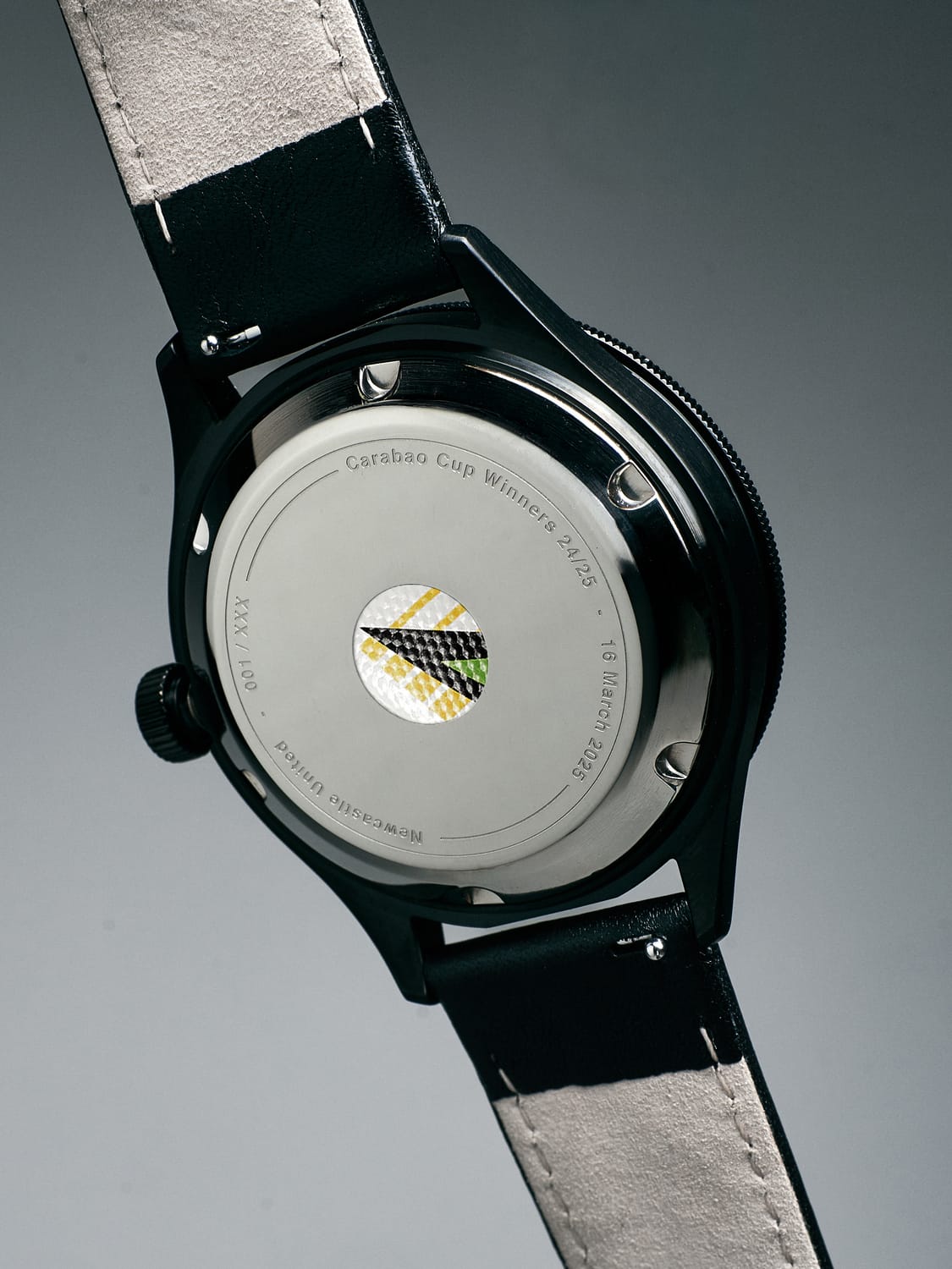 AV86 Official Carabao Cup Winners 24/25 Edition, Newcastle United / Memorabilia Watch, quartz watch with engraved caseback and black leather strap