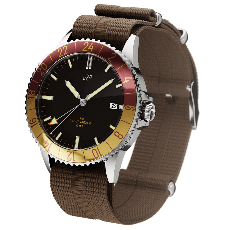 Haagen GMT Automatique de 1970, fabriquée en Suisse par AV86, avec cadran d'inspiration vintage, lunette GMT, verre saphir et bracelet en tissu marron