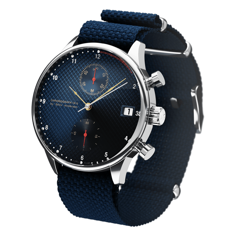 Chronographe 1815 Justin Gatlin par AV86 d'inspiration vintage, doté d'un verre saphir, d'un cadran bleu texturé et d'un bracelet en tissu