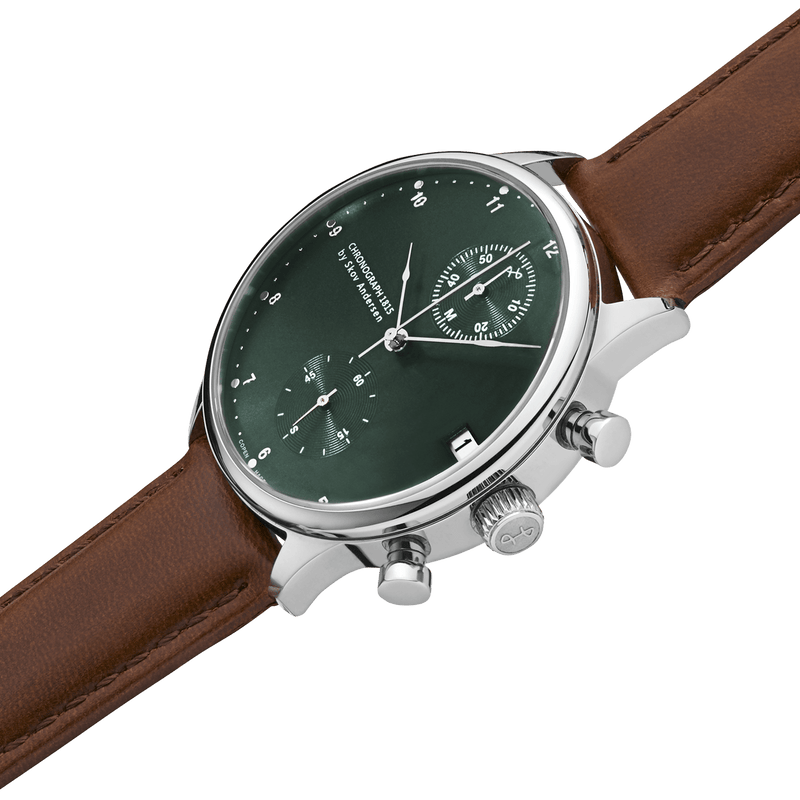 Chronographe 1815 d'AV86 avec cadran d'inspiration vintage, Verre saphir, sous-cadran de chronographe et bracelet en cuir marron