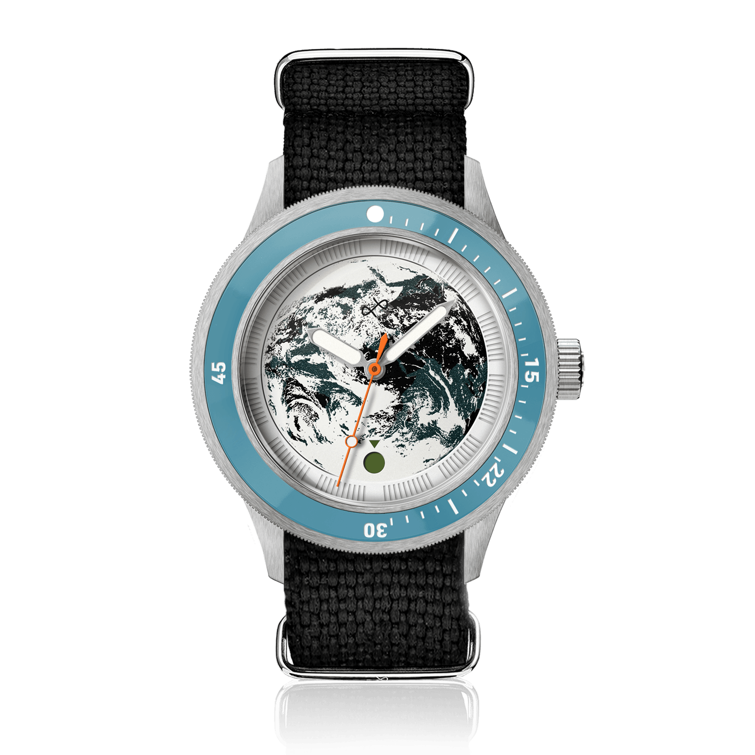 Modèle Earthrise WWF Partnership, Automatique / Édition 2026 par AV86, avec cadran Earth, lunette bleue et bracelet tissé noir.