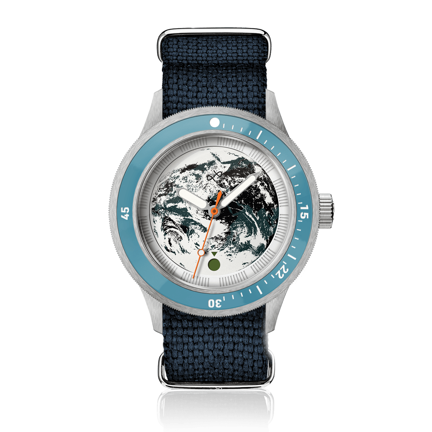 Modèle Earthrise WWF Partnership, Automatique / Édition 2026 par AV86, avec lunette bleue, cadran « Earth » et bracelet tissé bleu marine.