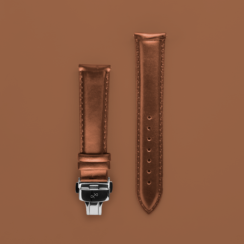 Bracelet en cuir marron d'origine de haute qualité avec fermoir papillon, signé AV86 : savoir-faire artisanal dans un esprit minimaliste nordique
