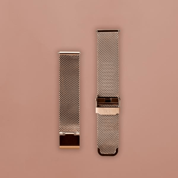 Bracelet Mesh Band d'AV86, composé de deux parties en acier inoxydable, avec un design en mailles fines et un détail du fermoir en forme de nœud caractéristique