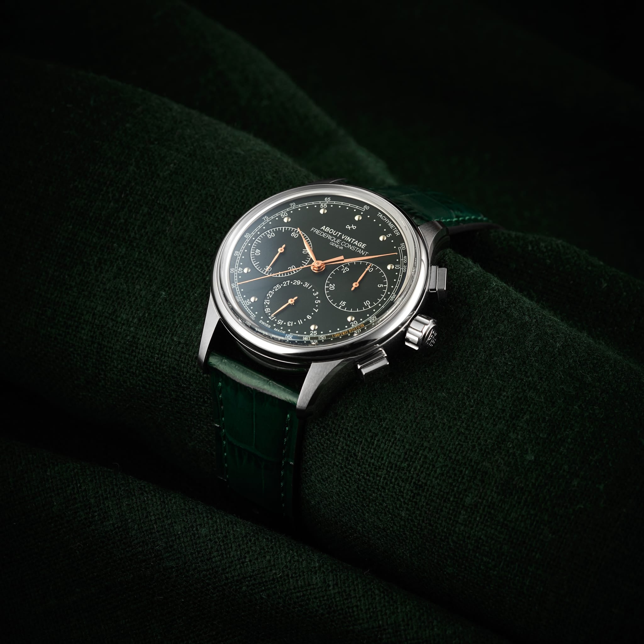1988 Flyback, Chronographe - Édition limitée par AV86 : chronographe d'inspiration vintage doté d'un verre saphir, d'un mouvement automatique et d'un bracelet en cuir