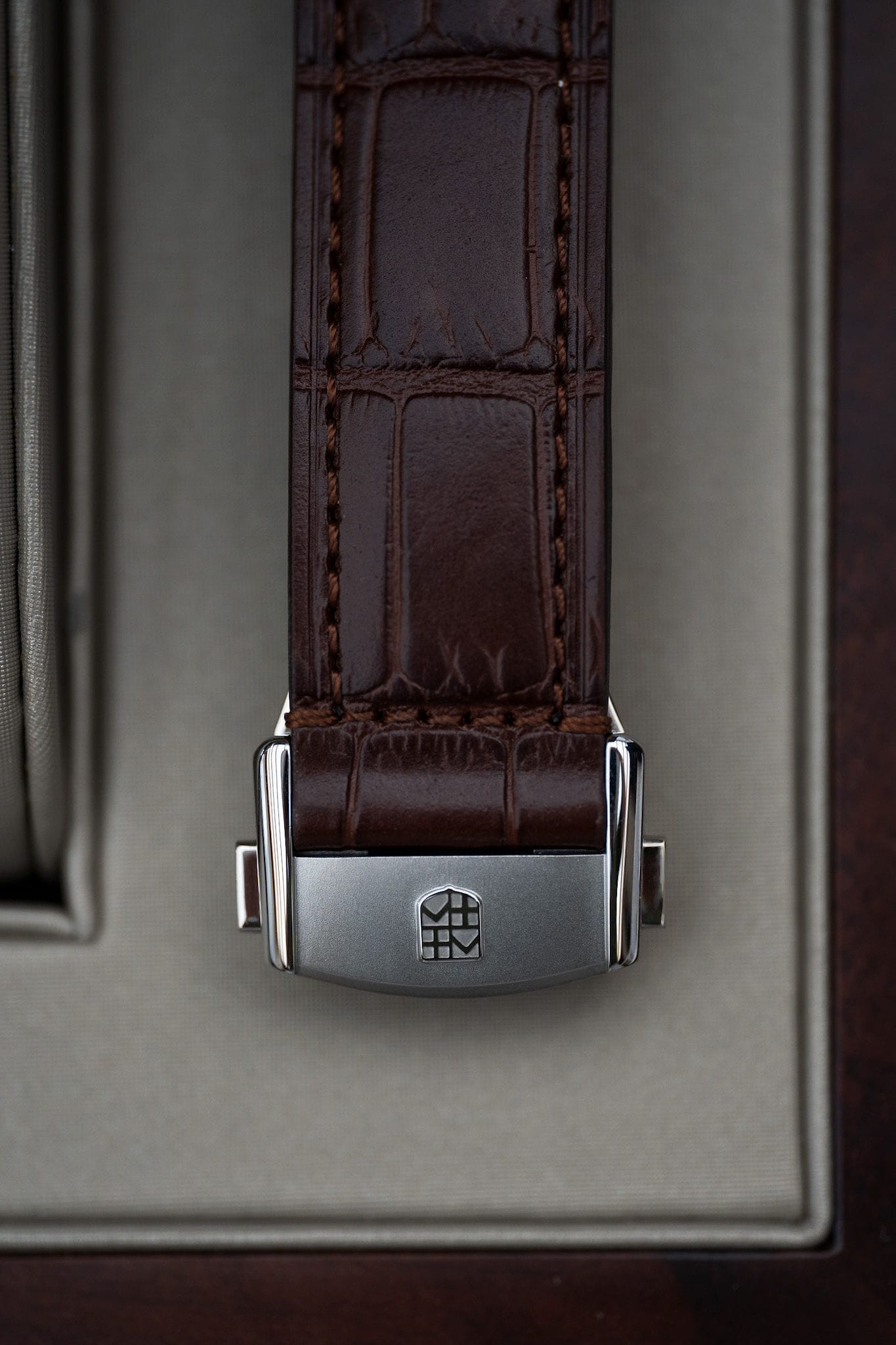 1988 Flyback, Chronographe / Édition limitée par AV86, avec bracelet en cuir classique et boucle déployante en acier poli