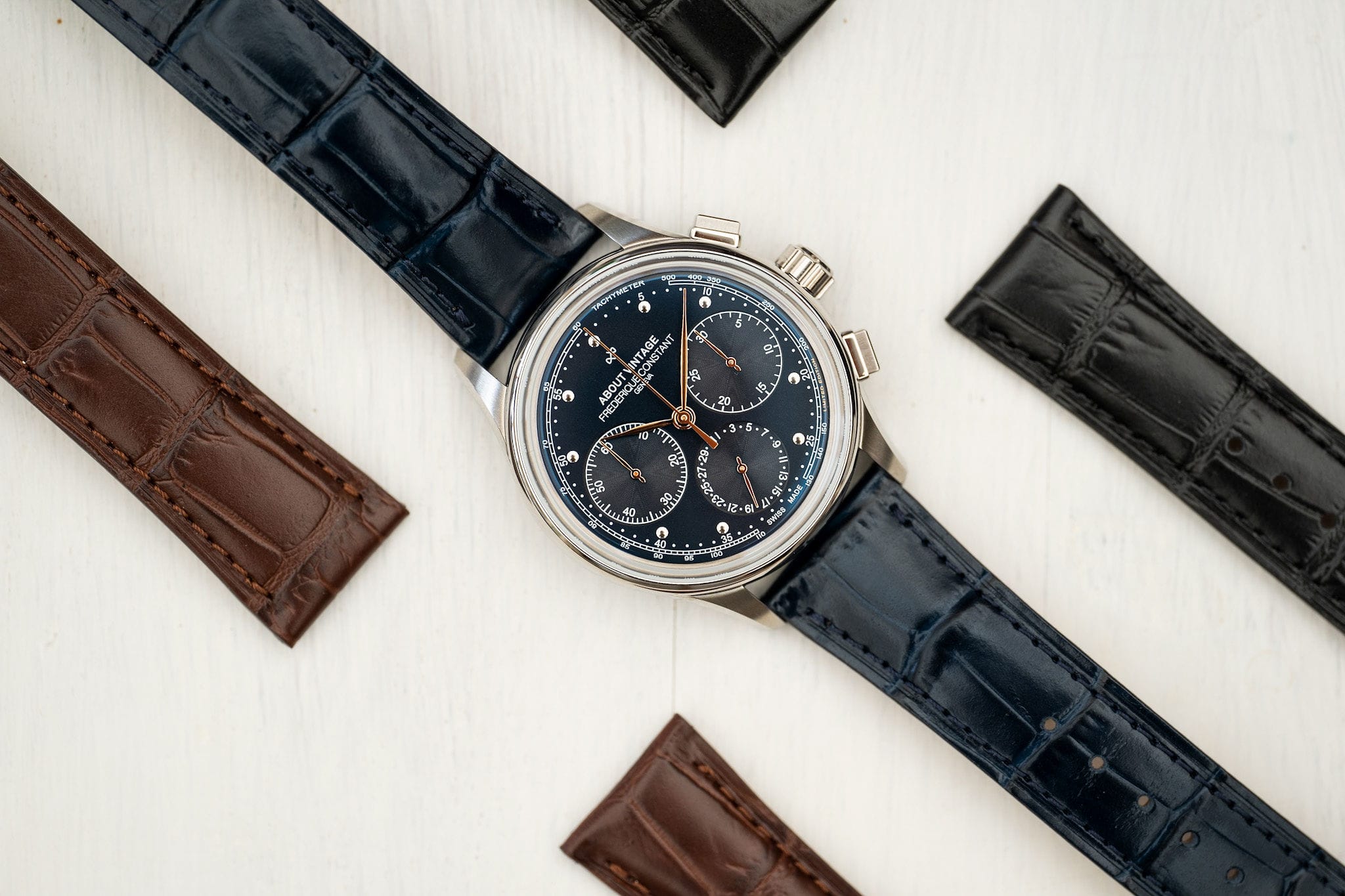1988 Flyback, Chronographe / Édition limitée par AV86 avec cadran d'inspiration vintage, verre saphir, bracelet en cuir et mouvement automatique