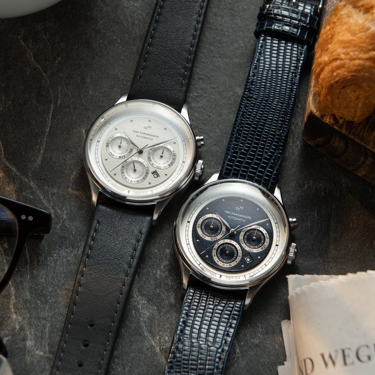 1564 Chronodate Automatic — 全7色の文字盤 | AV86 | 無料刻印 | AV86