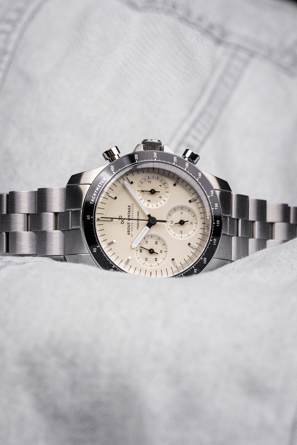 1960 Racing Chronograph by AV86 vintage-inspired chronograph with tachymeter bezel, sapphire crystal, and metal bracelet strap