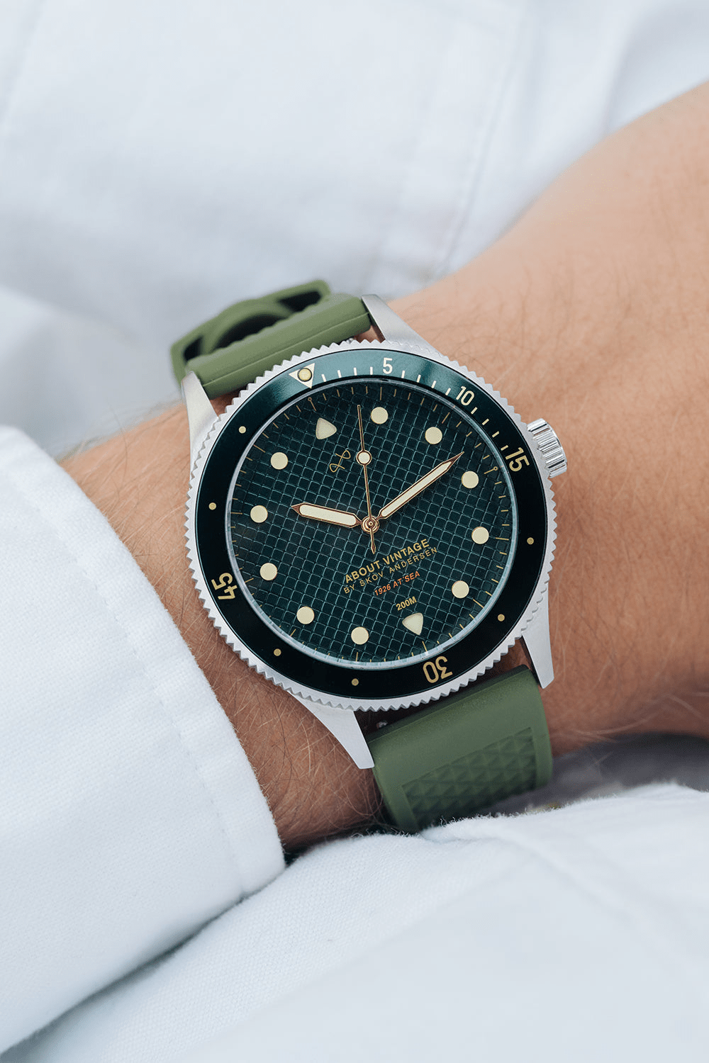 1926 At'sea Green Turtle Vintage – 39MM by AV86 vintage-inspired diver with sapphire crystal, compass bezel, and textured rubber strap