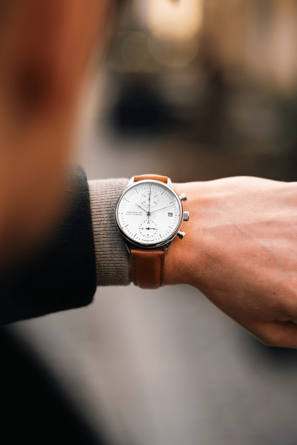 AV86의 1844 Chronograph, Sapphire Crystal, 정교한 다이얼, 세련된 가죽 스트랩을 갖춘 미니멀한 스타일의 럭셔리 Chronograph