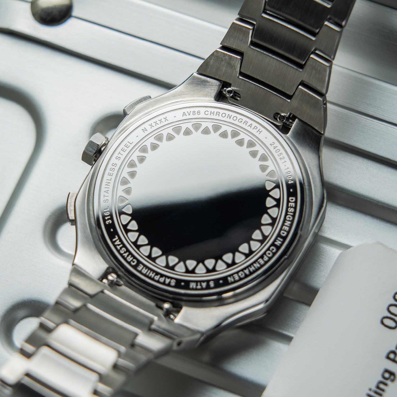 AV86新作】八角形の大人メンズ腕時計「1904クロノグラフ」 | 恋するWATCH