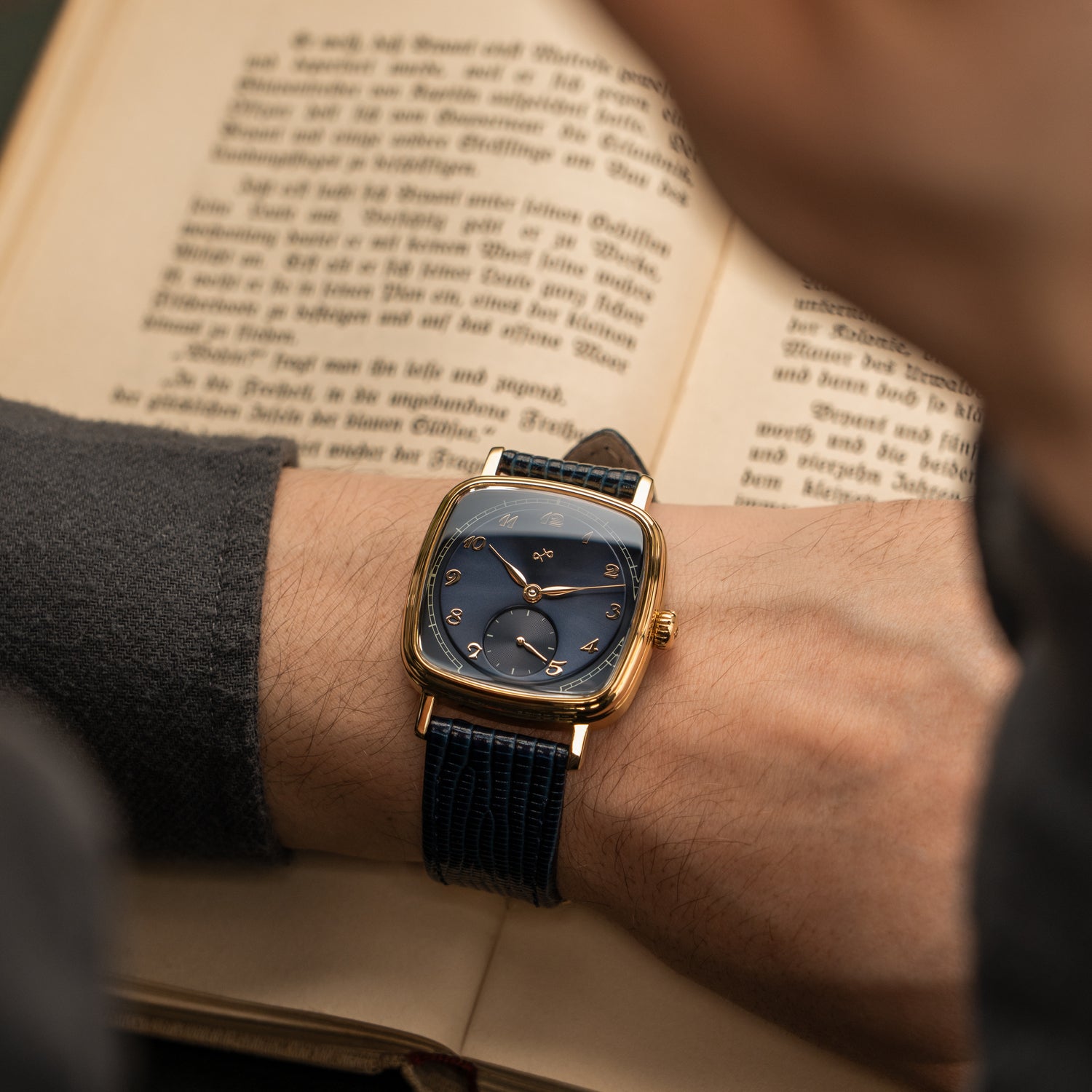 1954 Amalfi Mechanical, Gold / Midnight Blue