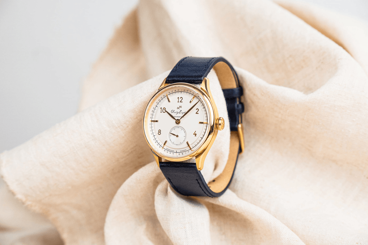 1968 Mechanical with vintage-inspired dial, gold case, sapphire crystal, and black leather strap by AV86