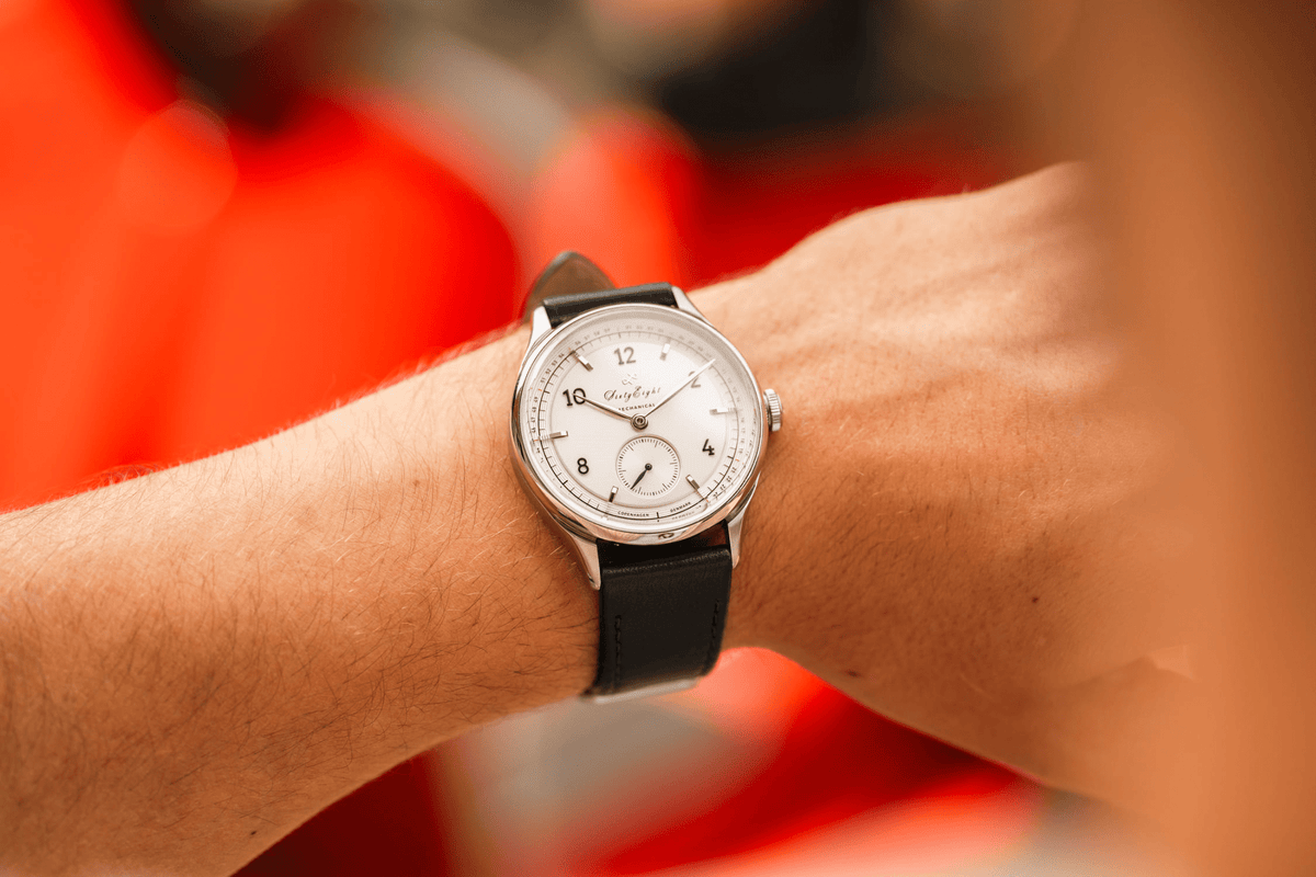 Montre habillée mécanique de luxe AV86 de 1968, d'inspiration vintage, à remontage automatique, dotée d'un verre saphir et d'un bracelet en cuir noir