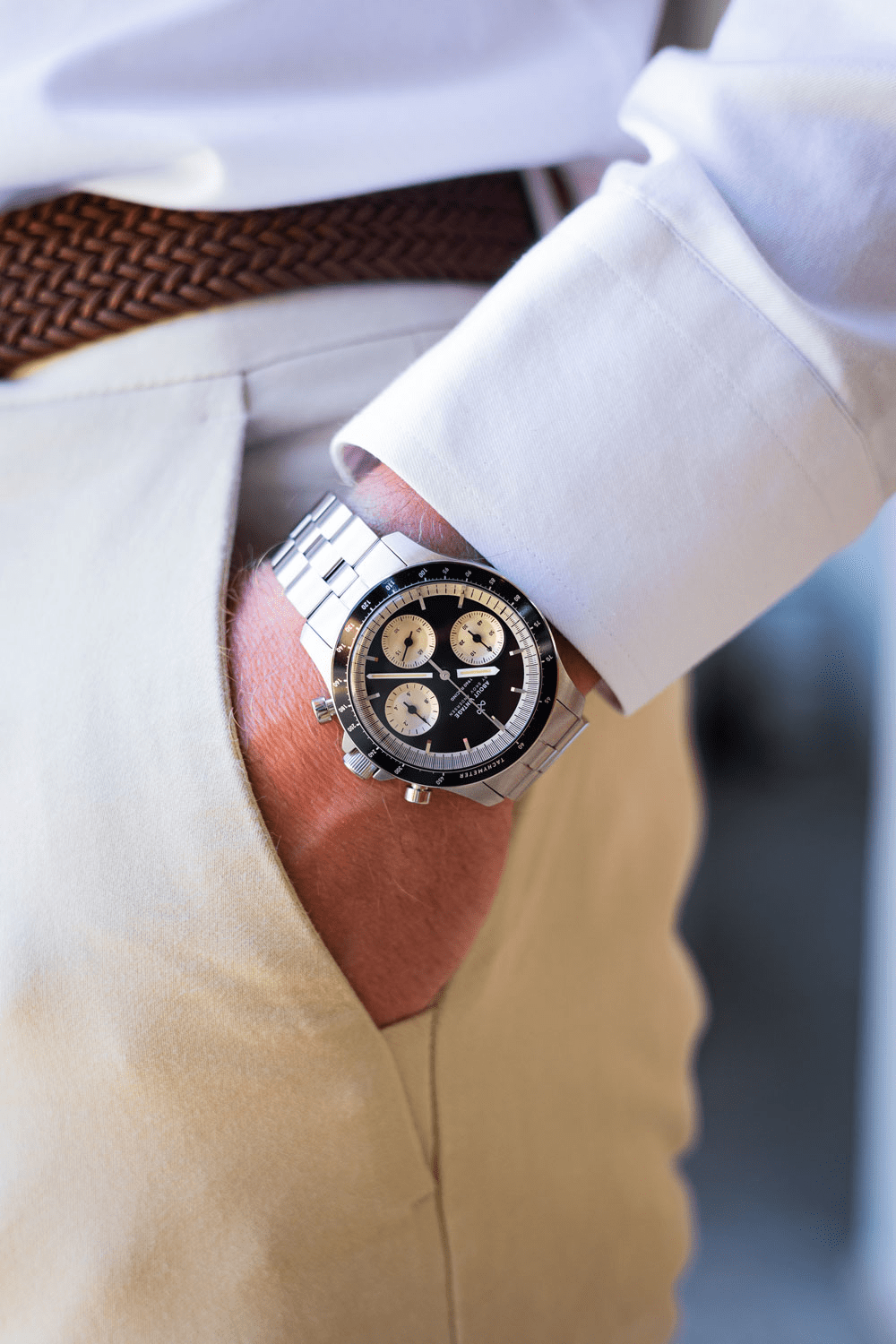 1960 Racing Chronograph by AV86 with vintage-inspired dial, sapphire crystal, chronograph subdials, and metal bracelet strap