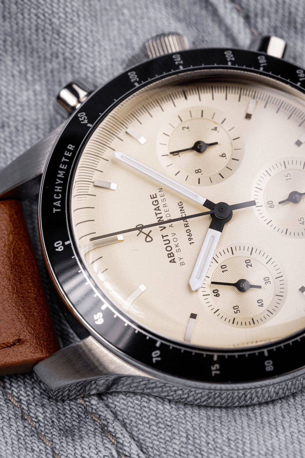 1960 Racing Chronograph by AV86 with vintage-inspired dial, tachymeter bezel, sapphire crystal, and brown leather strap
