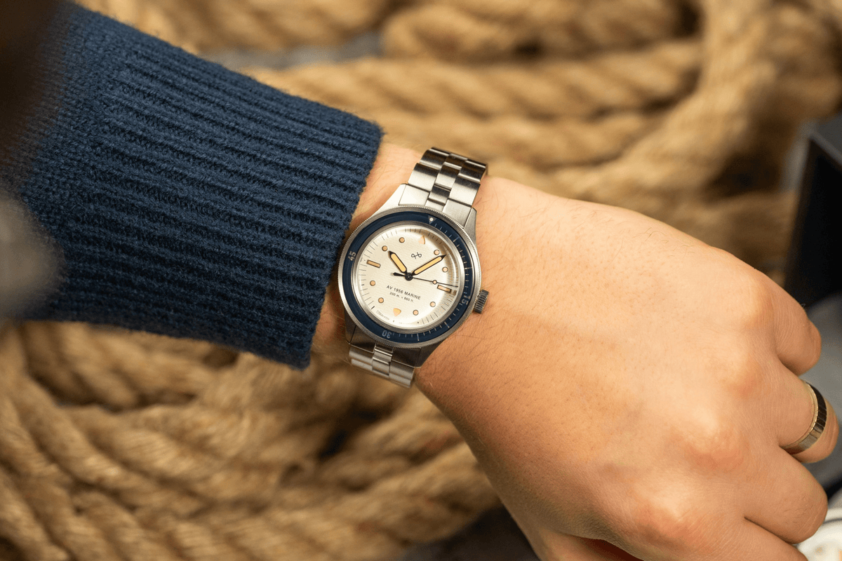1956 Marine fra AV86 – vintage-inspireret dykkerur med akrylring, selvlysende markeringer, Sapphire Crystal og metalarmbånd