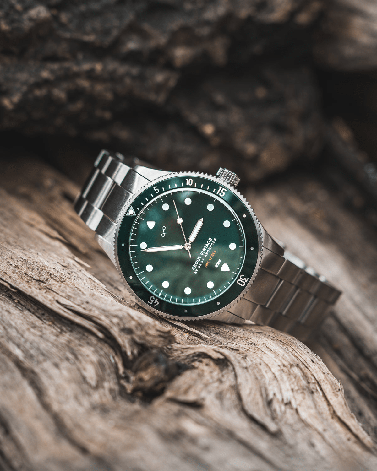 1926 At'sea par AV86, montre de plongée d'inspiration vintage avec verre saphir, lunette tournante et bracelet en acier inoxydable