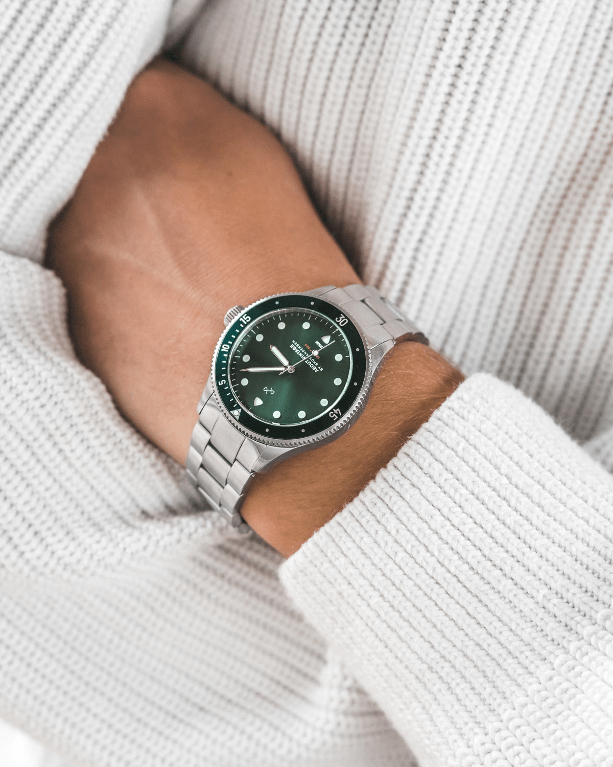 Montre de plongée de luxe AV86 « At'sea » de 1926, dotée d'un cadran vert à effet soleil, d'un verre saphir, d'une lunette tournante et d'un bracelet en acier