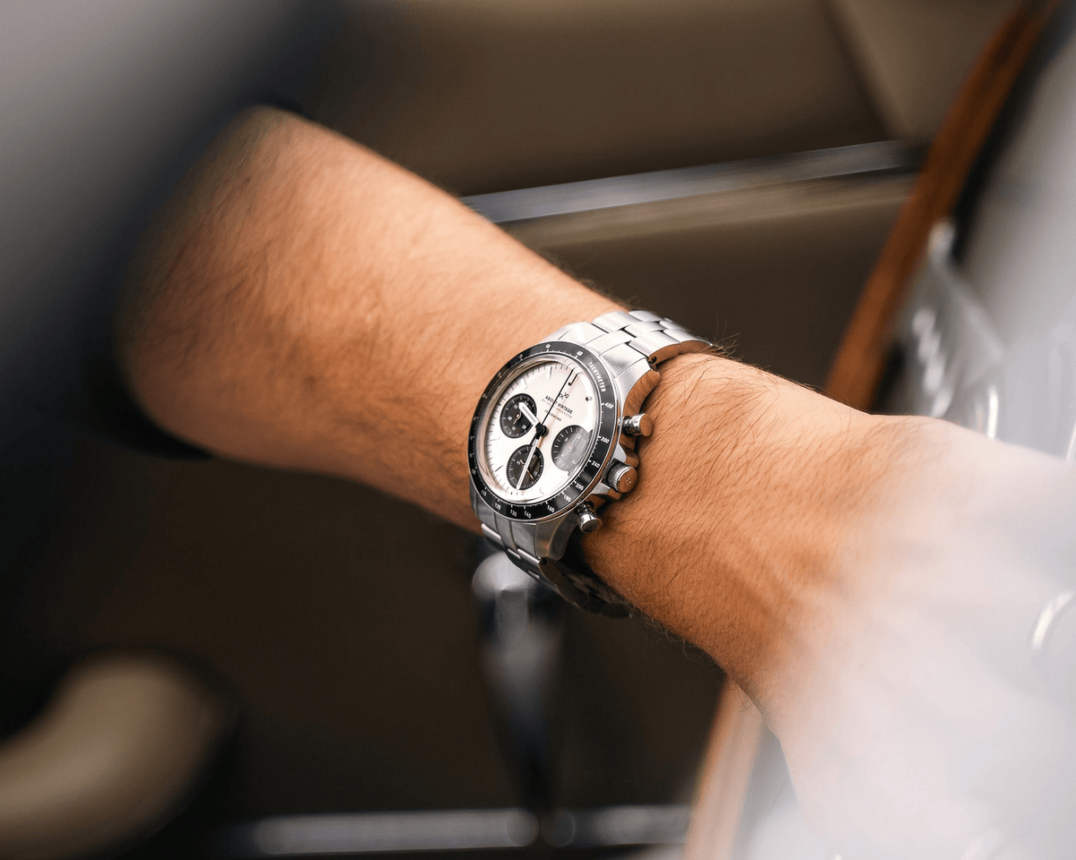 1960 Racing Chronograph by AV86 with vintage-inspired dial, sapphire crystal, chronograph subdials, and metal bracelet strap