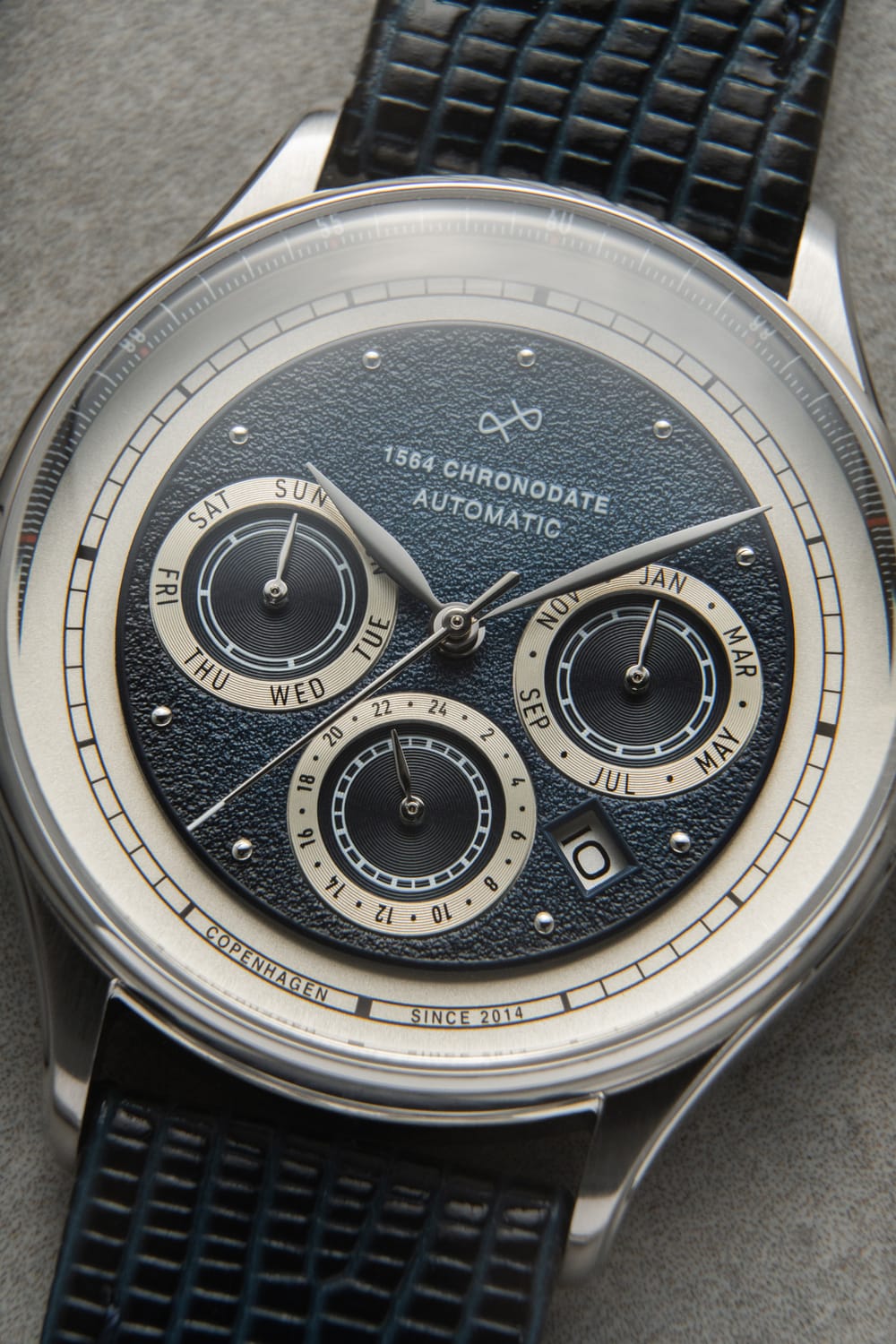 1564 Chronodate Automatic, Steel / Blue | Free engraving | AV86