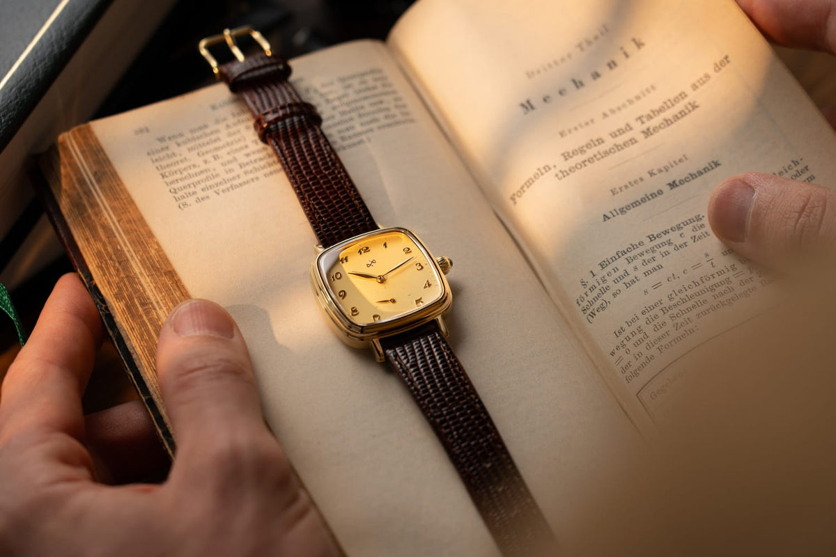 1954 Capri Mechanisch, Gold / Sand