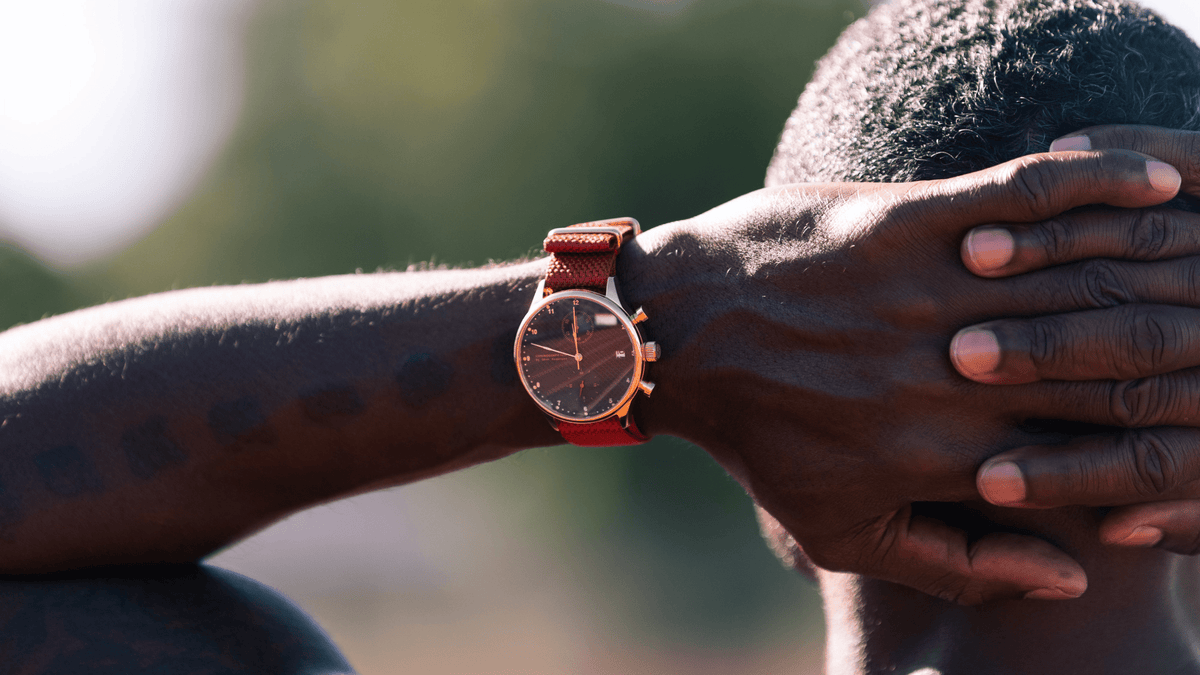 1815 Justin Gatlin, guld/blå Turtle-Chronograph fra AV86 med Sapphire Crystal, vintage-inspireret urskive og struktureret læderrem