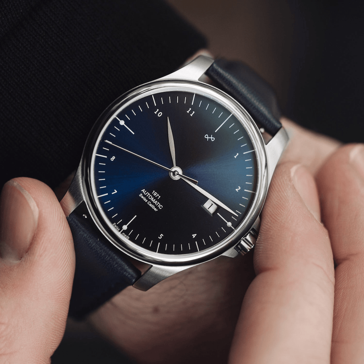 1971 Automatic Night Blue - Swiss Made by AV86 with vintage-inspired blue dial, sapphire crystal, automatic movement, and leather strap