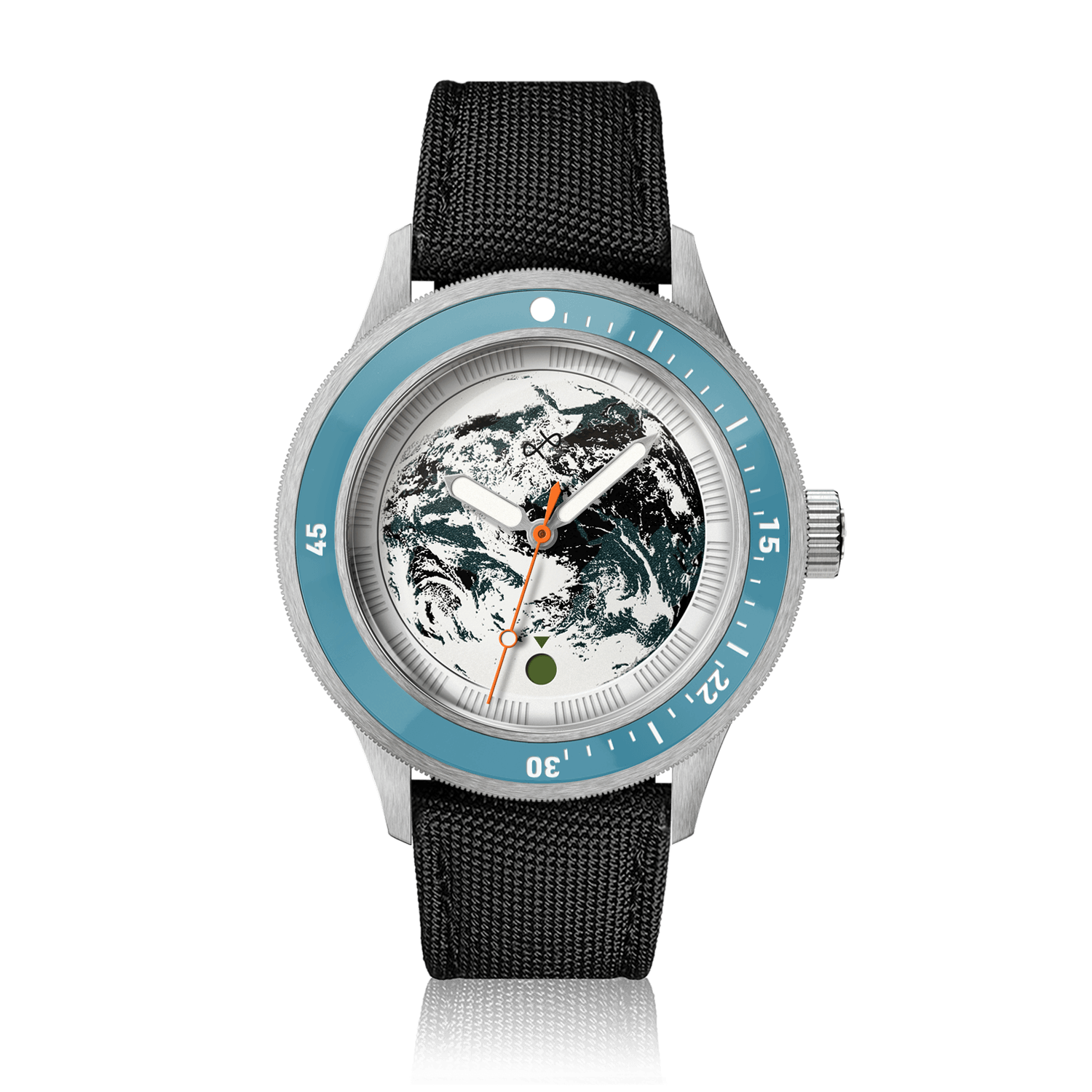 Modèle Earthrise WWF Partnership, Automatique / Édition 2026 par AV86, avec bracelet en Cordura noir texturé, cadran Earth et lunette bleue.